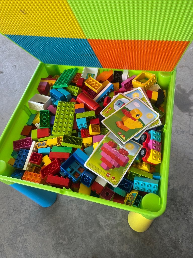 Speeltafeltje vol met duplo, Ophalen, Zo goed als nieuw, Inclusief extra onderdelen, Duplo