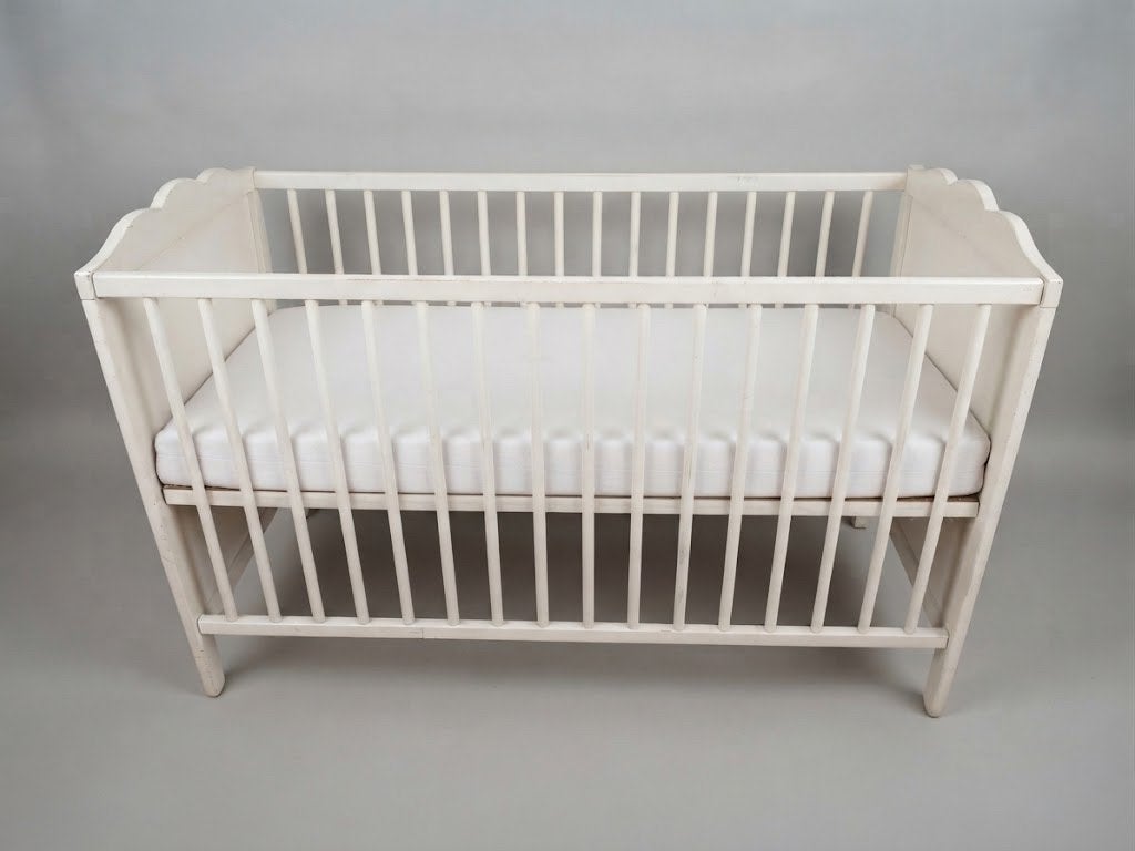 stevig houten babybedje met matras (waterdicht), Ophalen of Verzenden, Gebruikt, Ledikant