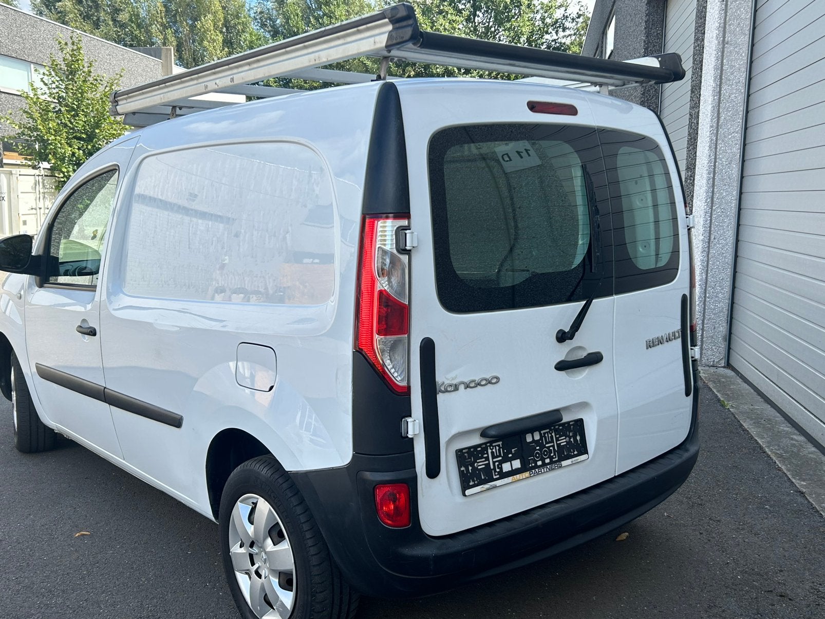 Renault kangoo 1.2tce/ airco/ dakrek/118.000km/ Gekeurd vvk, Auto's, Zwart, Renault, Wit, Handgeschakeld