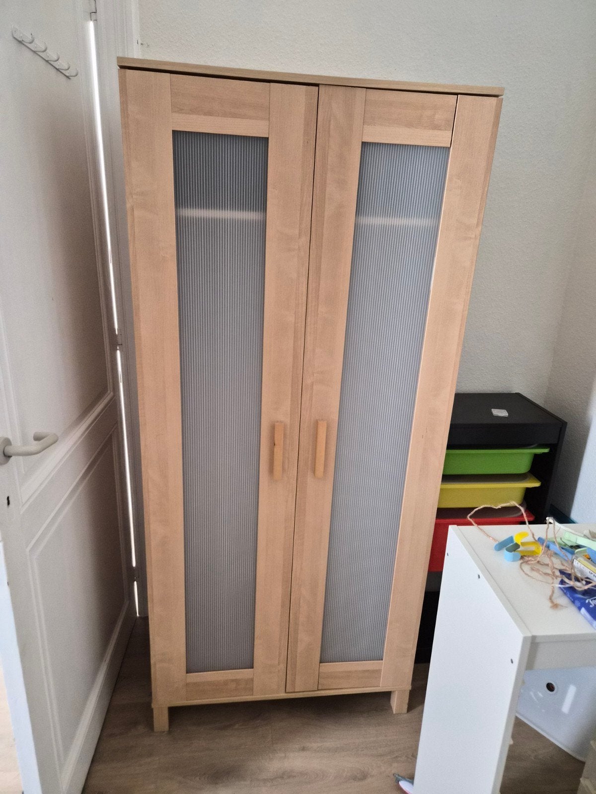 Armoire IKEA 2 portes – Bois clair, Maison & Meubles, Armoires | Penderies & Garde-robes, Enlèvement