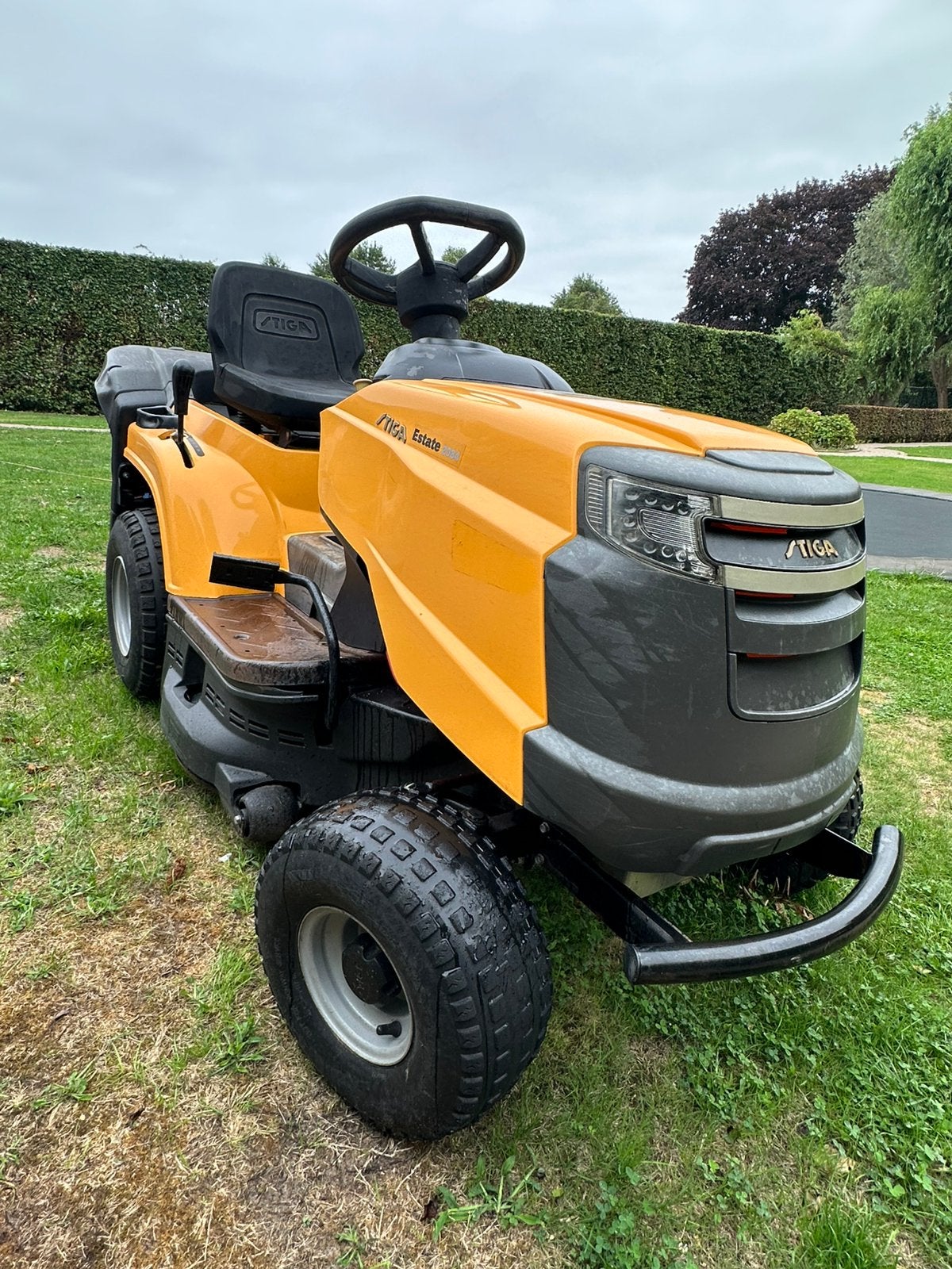 Tondeuse autoportée Stiga, moteur supérieur Briggs & Straton, Jardin & Terrasse, Tondeuses autoportées, Enlèvement, Utilisé, Démarrage électrique