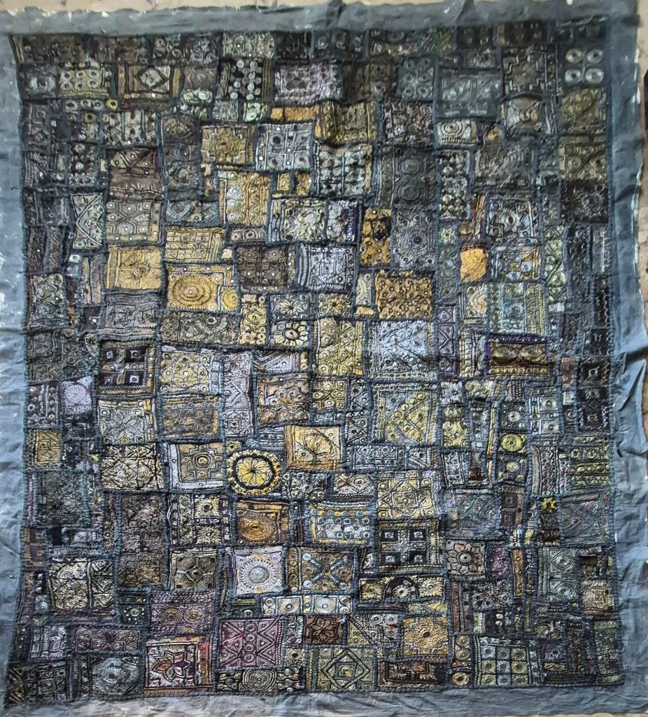 hand geborduurd indiass patchwork wandkleed, Antiquités & Art, Tapis & Textile, Enlèvement ou Envoi