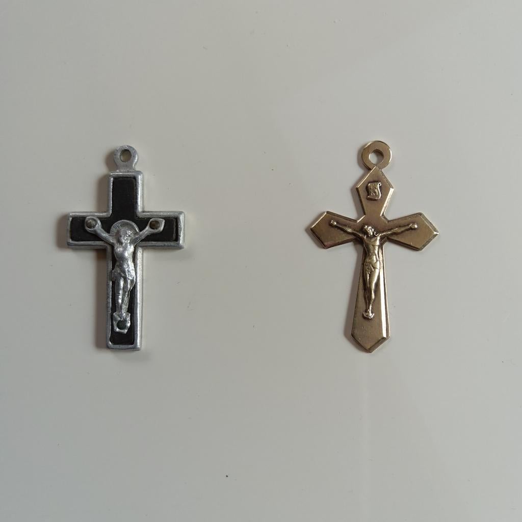 2 vintage kruishangertjes., Antiek en Kunst, Antiek | Religieuze voorwerpen, Ophalen of Verzenden