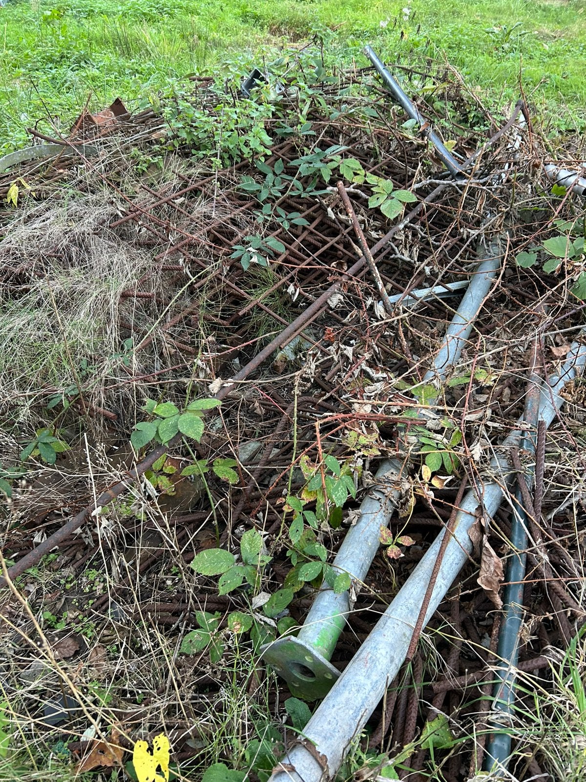 Gratis metalen netten en palen: enkel ophalen, Doe-het-zelf en Bouw, Ophalen, Gebruikt, IJzer