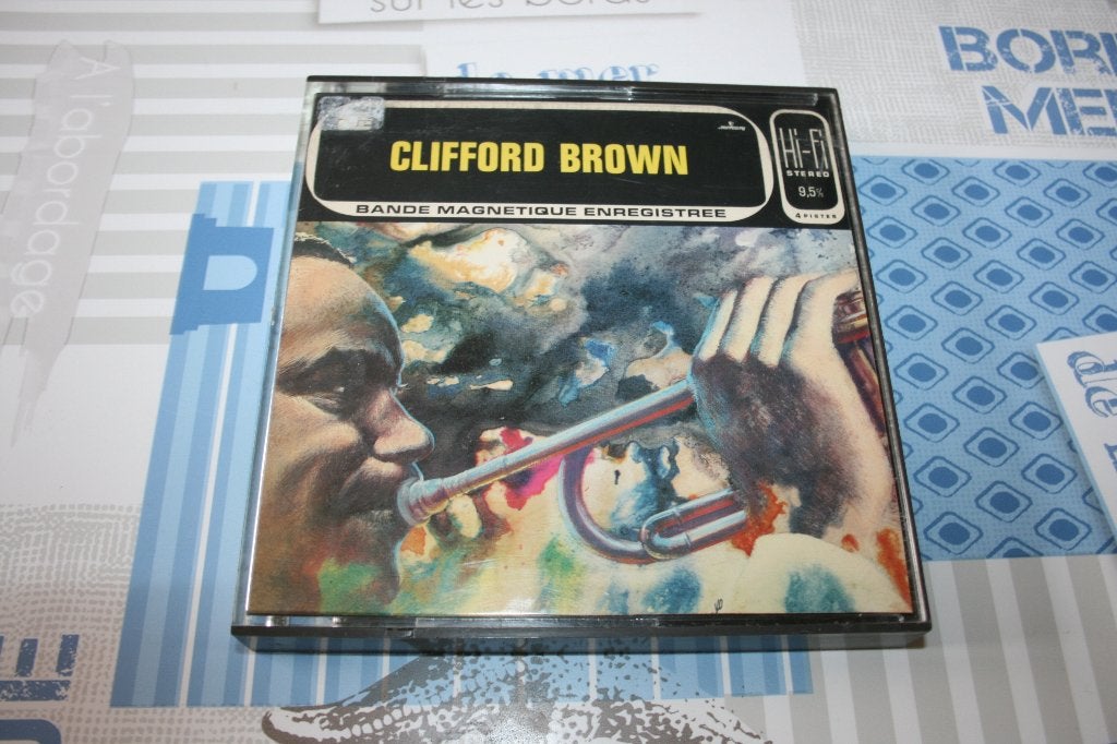 Vooraf opgenomen tape van Clifford Brown, Ophalen, Met banden