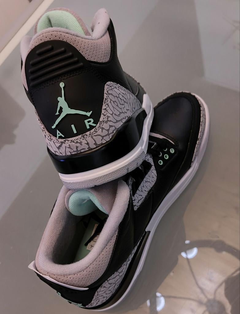 Air Jordan 3 Retro "Green Glow Pine Green" Neuve 45,5, Enlèvement ou Envoi