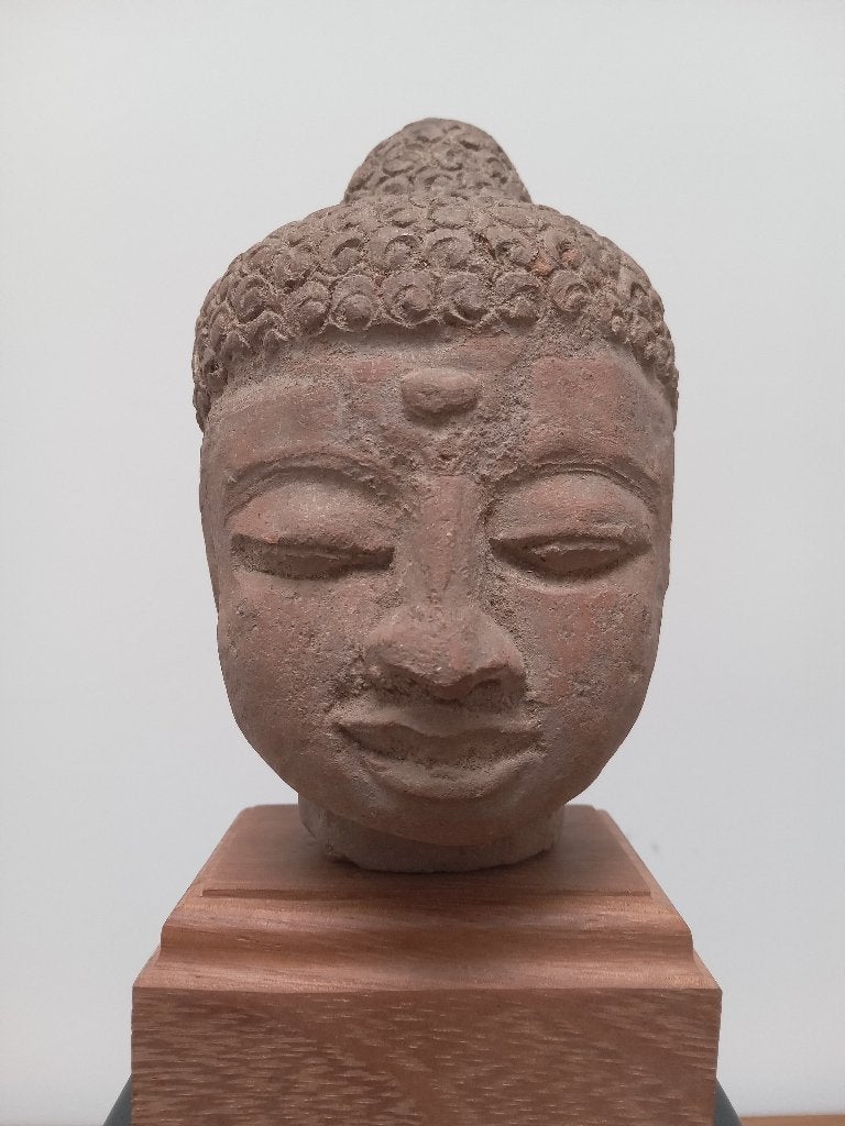Tête de Bouddha en grès, Antiek en Kunst, Kunst | Niet-Westerse kunst, Steen/keramiek, Bruin, Verzenden, India