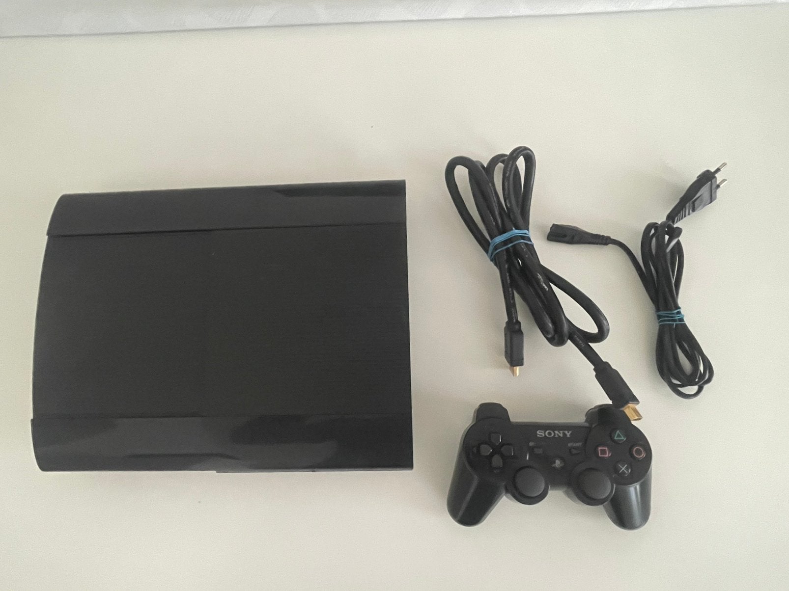 Console PS3 Super Slim 500gb avec une manette, Consoles de jeu & Jeux vidéo, Consoles de jeu | Sony PlayStation 3, Super Slim