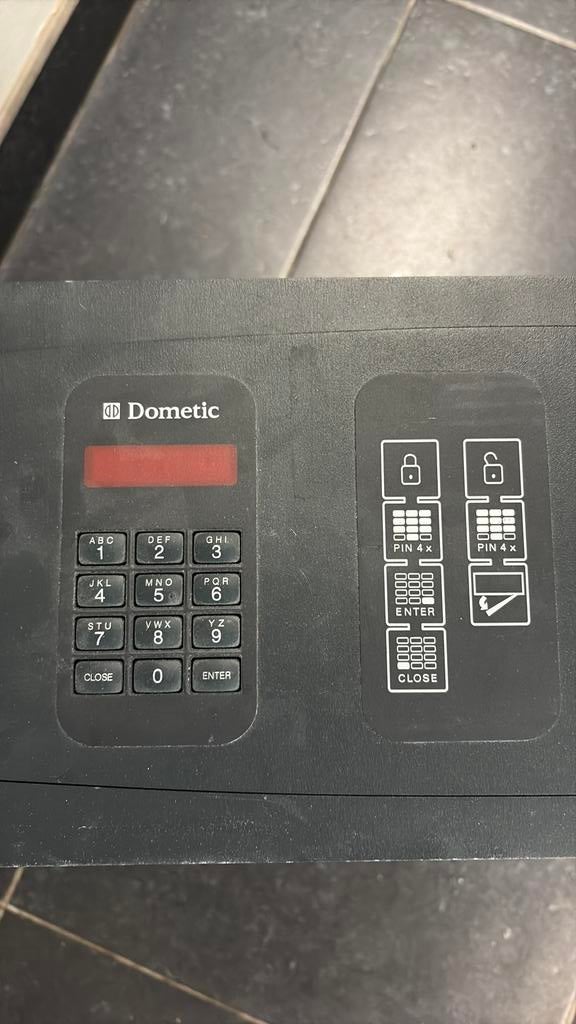 Modèle de coffre-fort Dometic : MD361C noir.