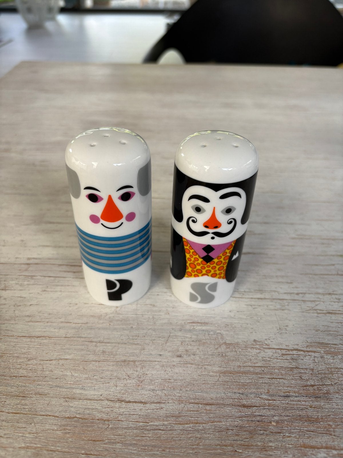 Salière et Poivrier „Salvador et Pablo“, Enlèvement ou Envoi, Comme neuf, Autres types, Porcelaine