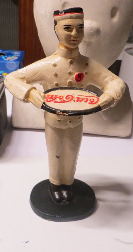 Oude gietijzeren Coca-Cola reclame voor bellboy-figuur, Ophalen, Gebruikt