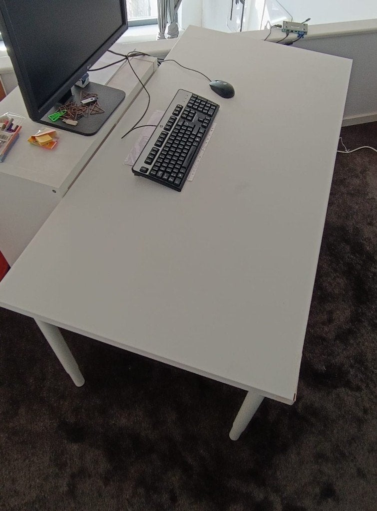 Table de bureau IKEA – presque neuve!!!, Maison & Meubles, Bureau d'ordinateur, Enlèvement ou Envoi, Comme neuf, IKEA