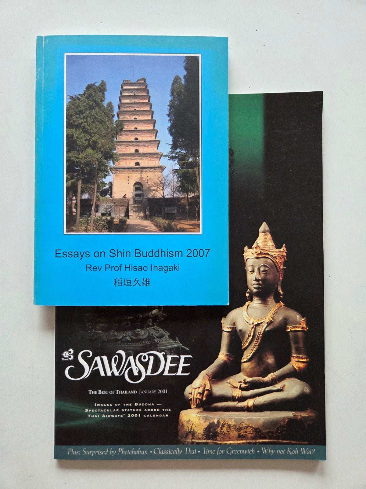 Essays of Shin Buddhism + Tijdschrift Sawadee, Livres, Ésotérisme & Spiritualité, Enlèvement ou Envoi, Comme neuf