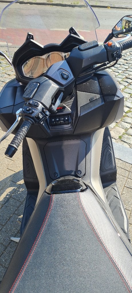 Ak 550 premium, Fietsen en Brommers, Scooters | Kymco, Ophalen, Zo goed als nieuw, Elektrisch