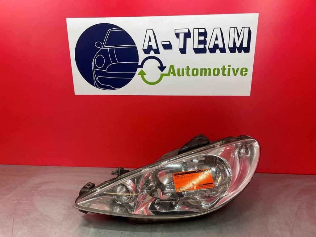 PHARE / OPTIQUE AVANT GAUCHE Peugeot 206 (2A / C/H/J/S), Kontakt-peugeot@peugeot.com, Utilisé, Peugeot Deutschland GmbH, Bahnhofsplatz
65423  Rüsselsheim, DE