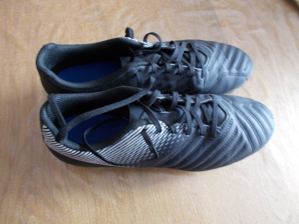 Chaussures de foot noires KIPSTA c/neuves, point.40, Enlèvement, Comme neuf, Chaussures