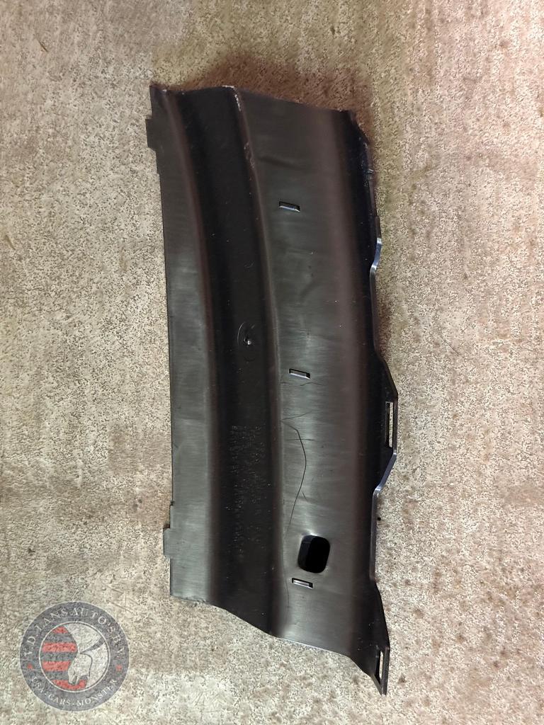 GM Front Bumper Trim Cap RH 15746399 GMT800, -, -, Nieuw, Ophalen of Verzenden