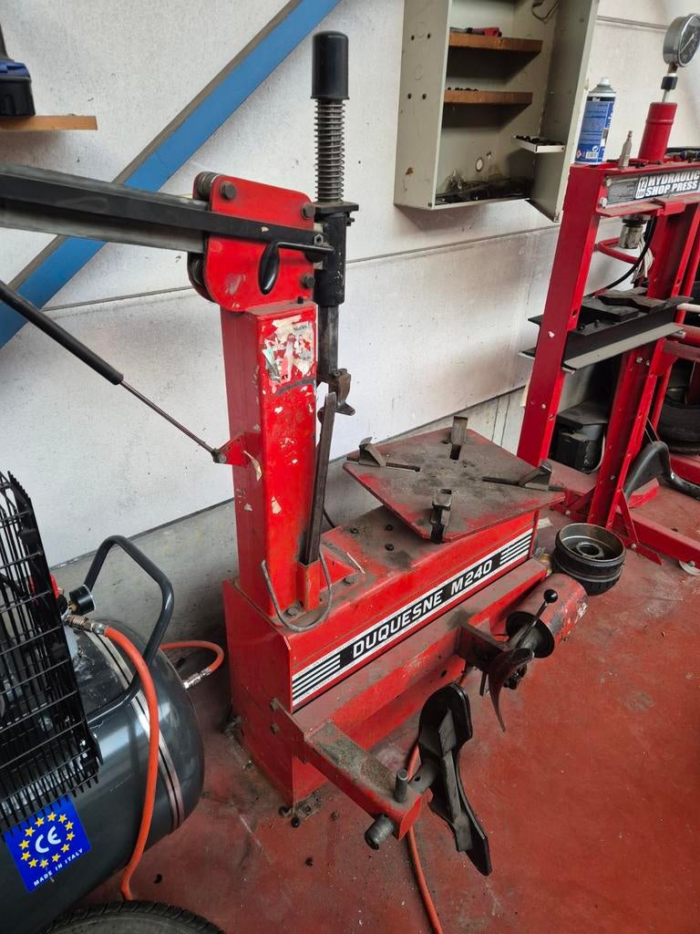 Machine à pneus