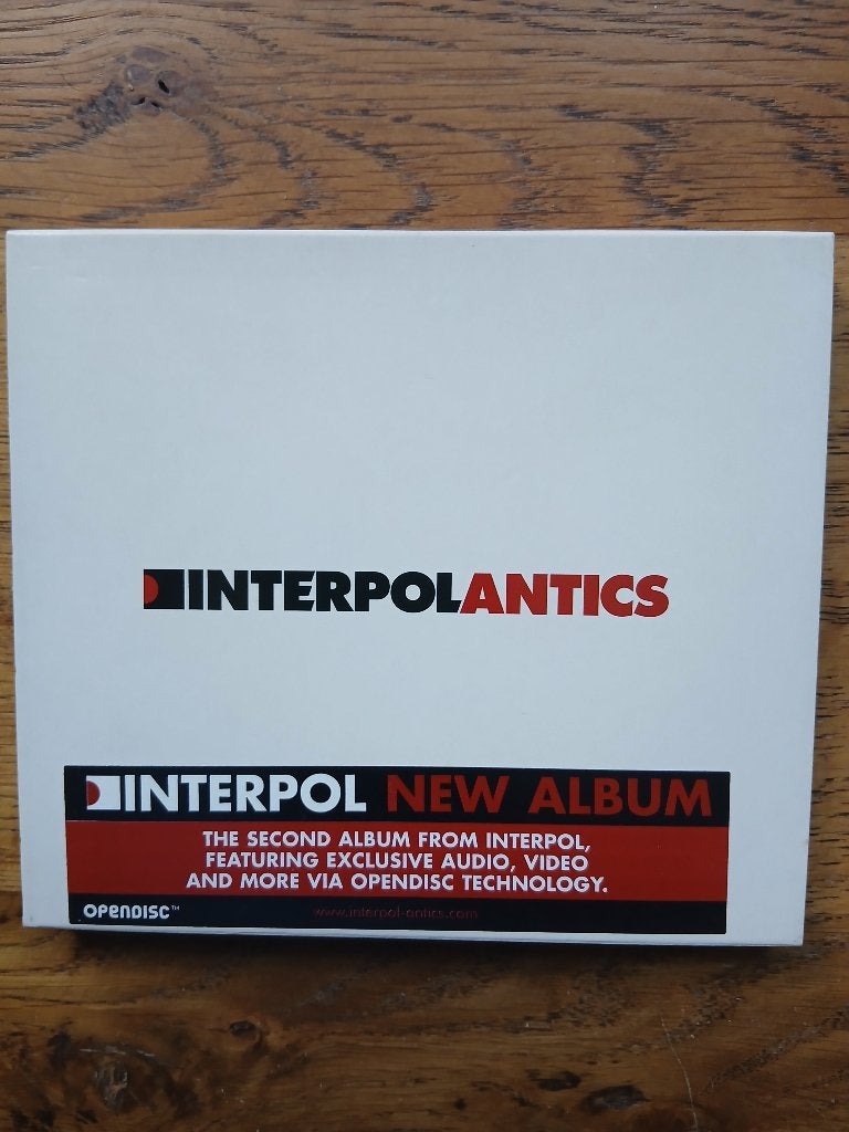 CD Interpol : Antics, Enlèvement