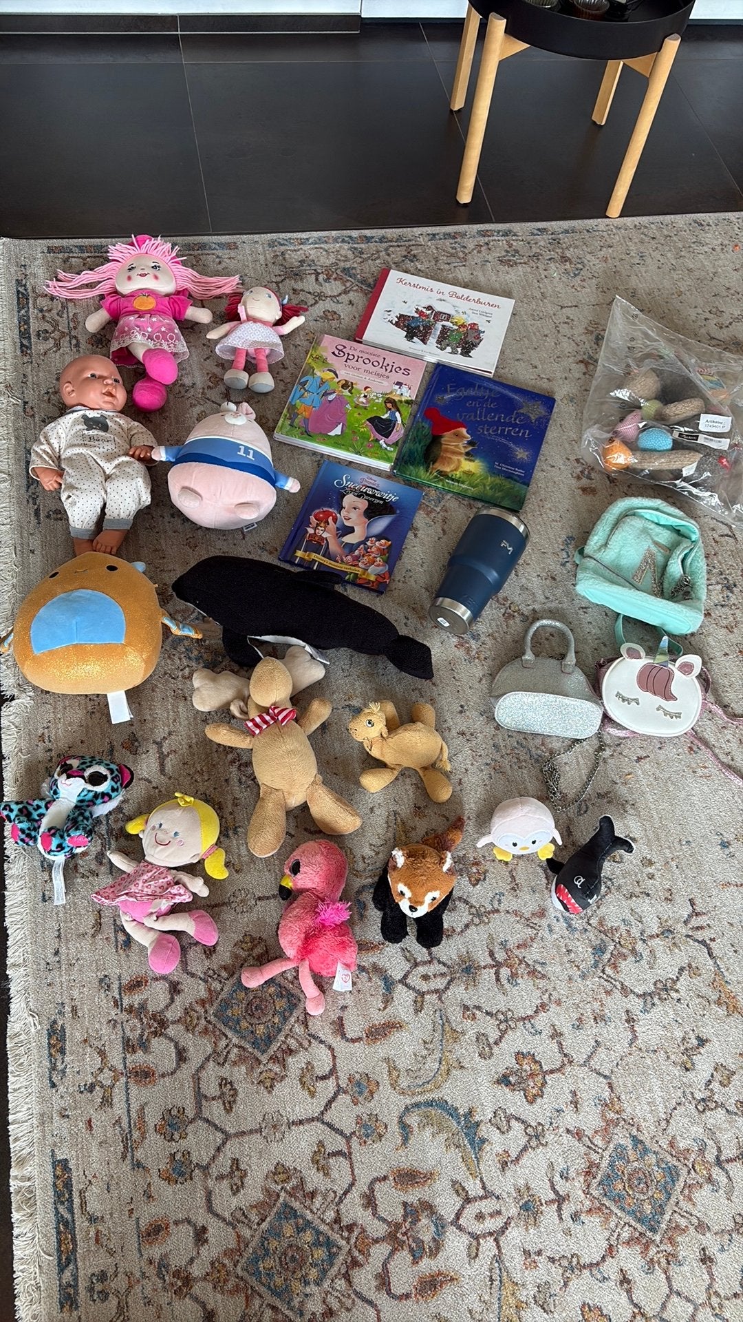 Boeken, knuffels, drinkbeker, zakjes, Ophalen, Gebruikt