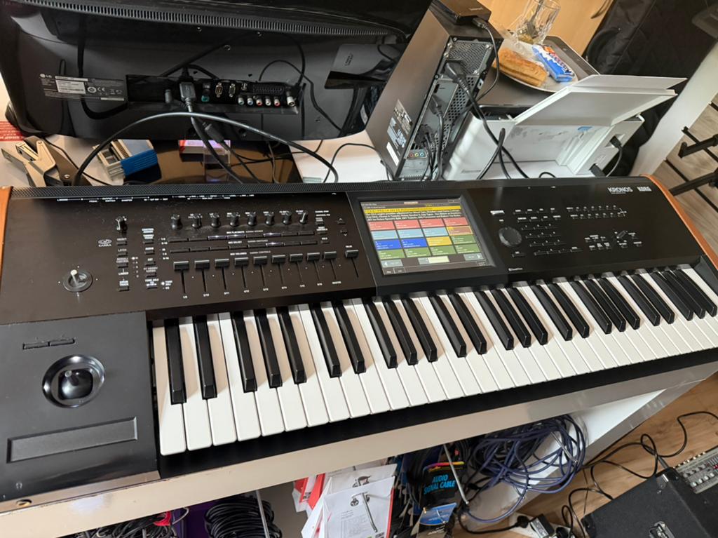 Korg kronos v2 61 toetsen, Ophalen, Zo goed als nieuw, 61 toetsen, Korg