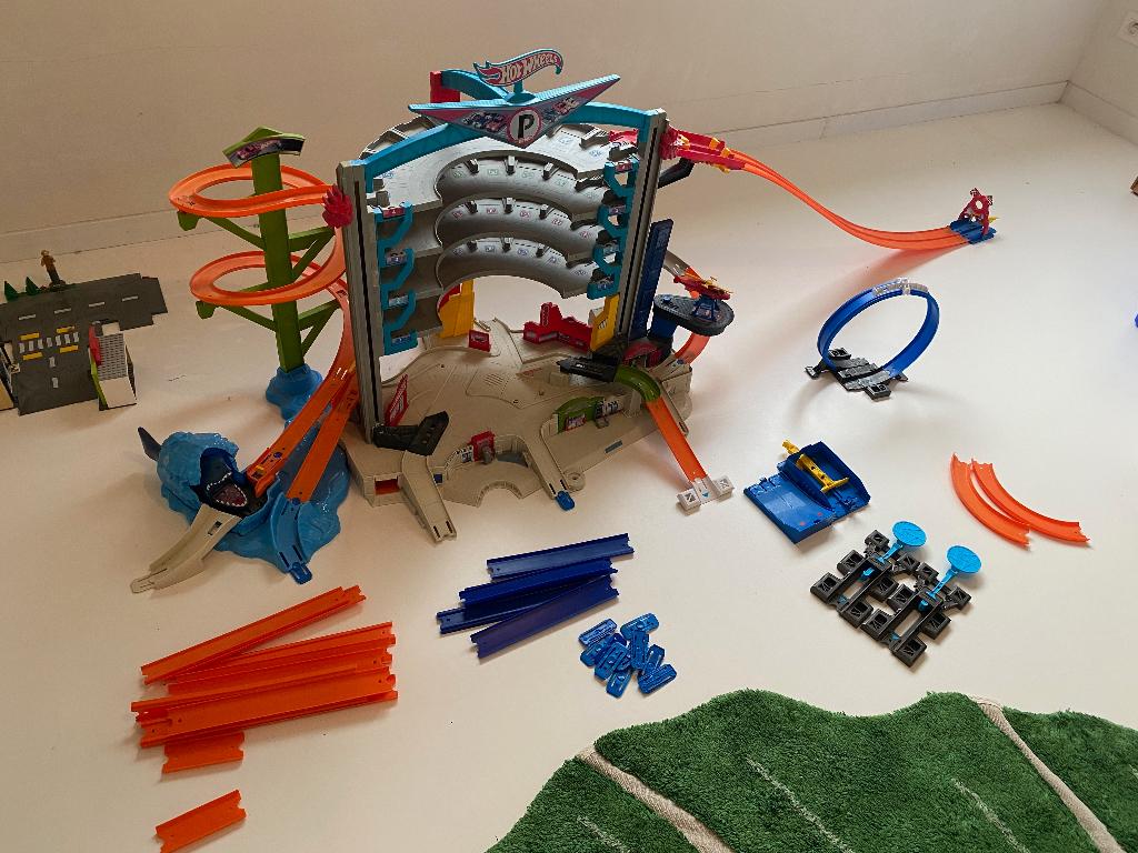 Hot Wheels garage + banen en onderdelen, Ophalen, Gebruikt, Racebaan, Hot Wheels