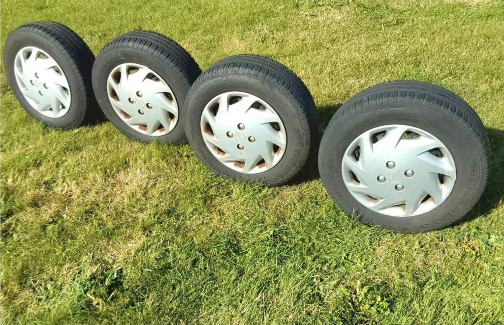 Jantes Opel avec des pneus été 185/70-14, Auto-onderdelen, Banden en Velgen, Banden en Velgen, Zomerbanden, 14 inch, 185 mm, Gebruikt