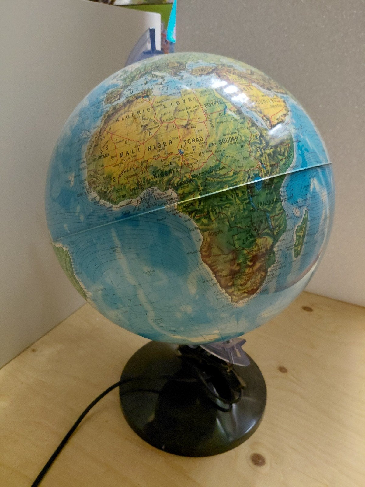 Draaibare wereldbol met verlichting en loep, Huis en Inrichting, Kunststof, 35 cm, Ophalen of Verzenden, Zo goed als nieuw