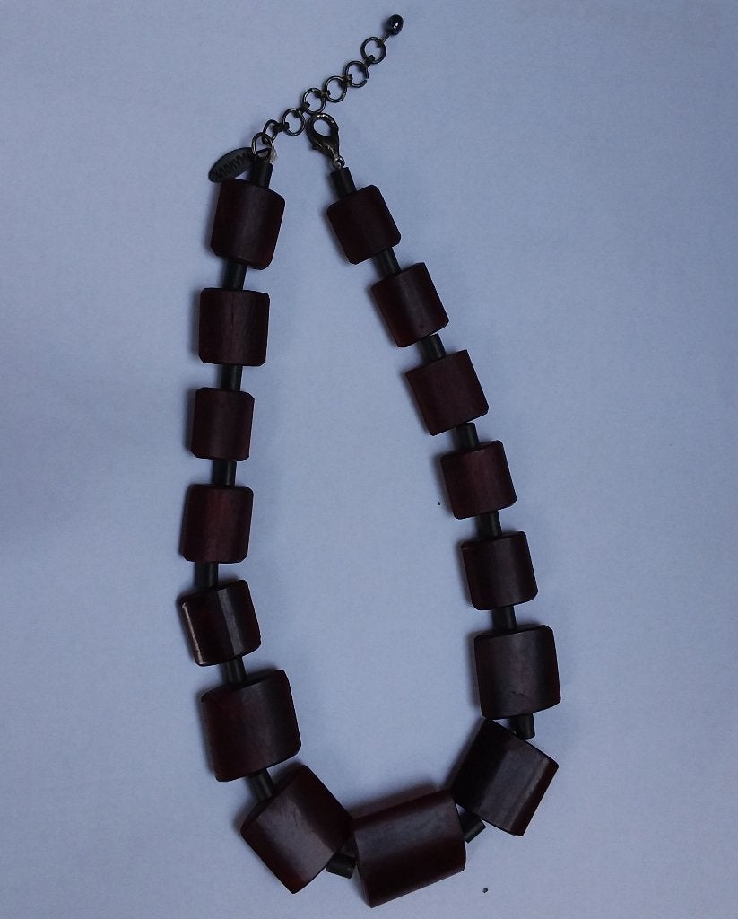 Collier couleur bordeaux foncé, Enlèvement ou Envoi