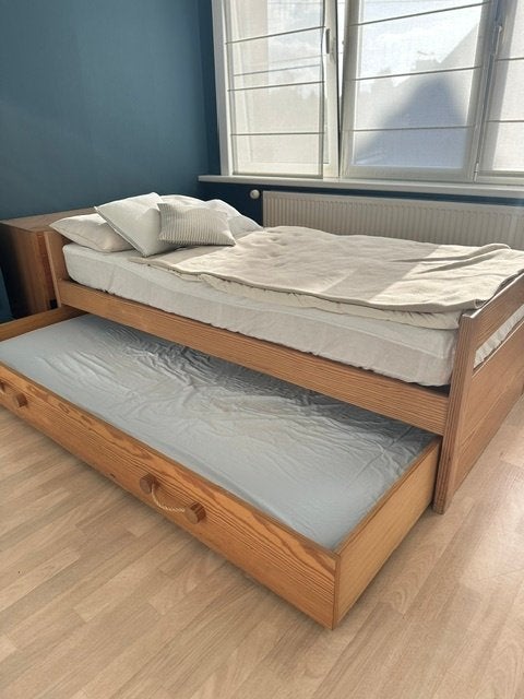 Opbergbed of boxspringbed, Huis en Inrichting, Ophalen, Gebruikt, Noorse stijl in naturel hout, 80 cm