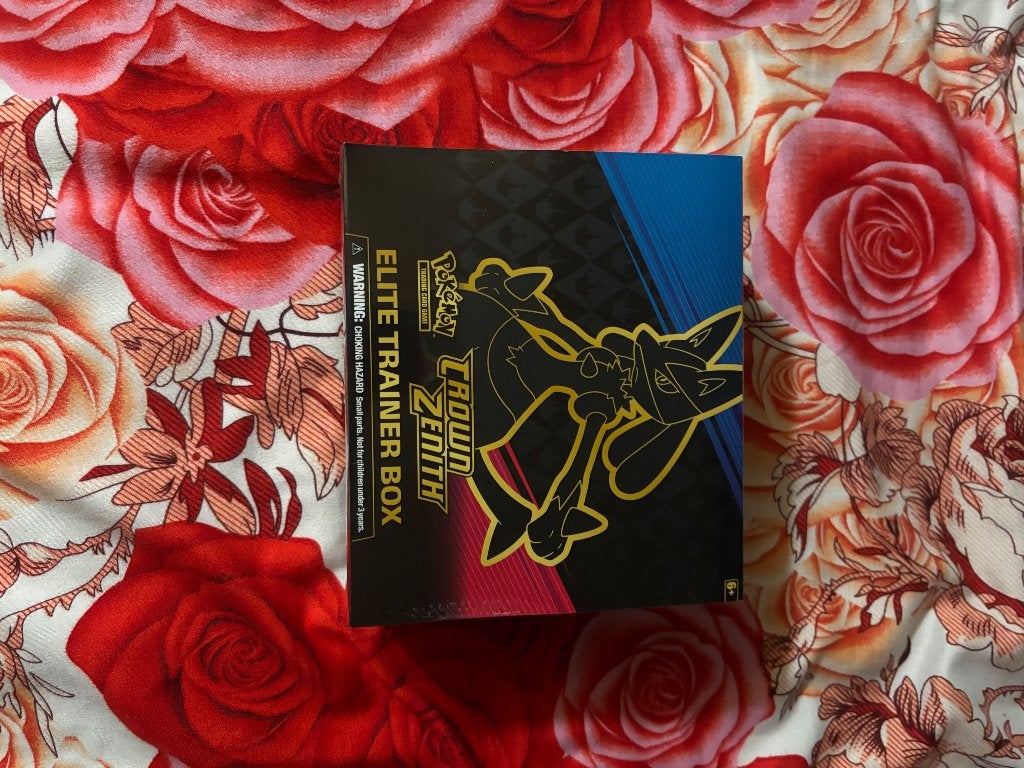 Crown zenith elite trainer box, Ophalen, Nieuw, Boosterbox, Foil