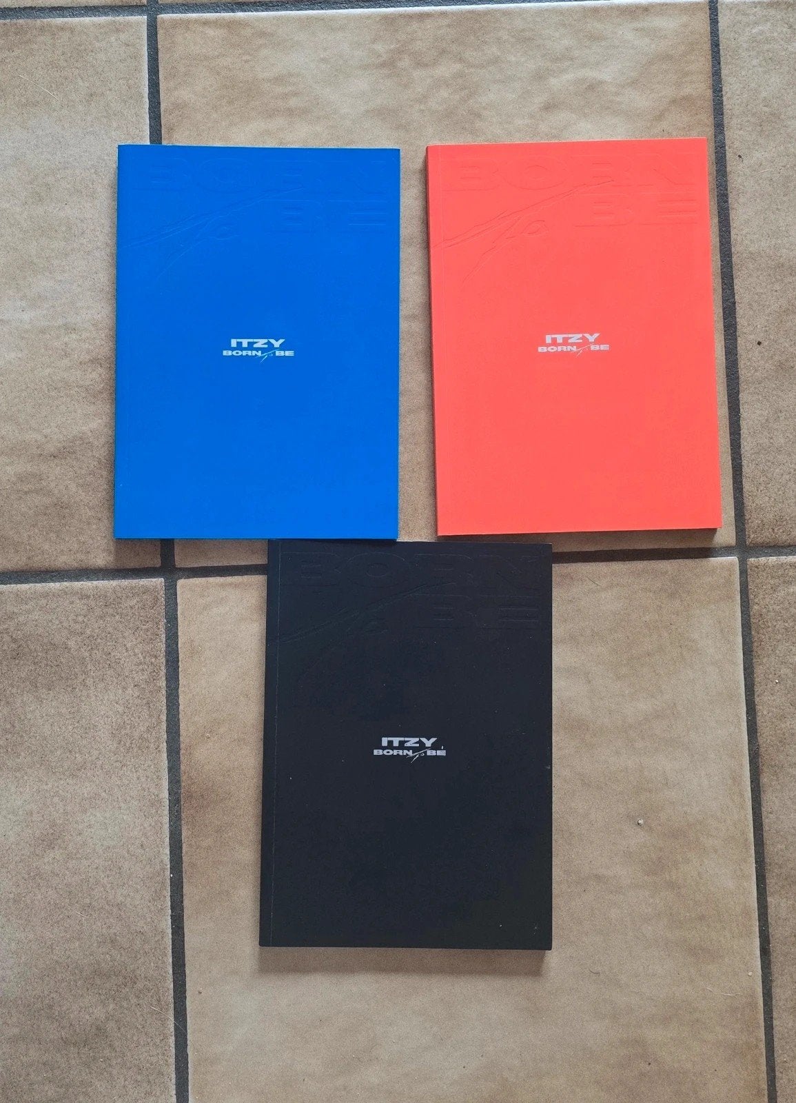 Lot 3 Albums Born to be  ITZY, CD & DVD, CD | Musique du monde, Digipak, Utilisé, Album, Autres genres