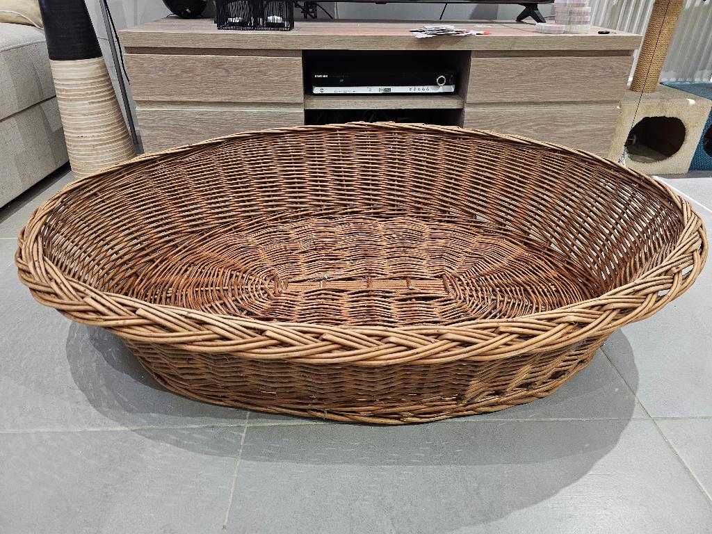 Grand panier/ corbeille pour chien XXL en osier tressé, Animaux & Accessoires, Paniers pour chiens, Utilisé, Enlèvement ou Envoi