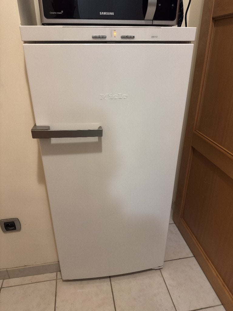 Diepvries Miele nofrost met 5 laden, Electroménager, Congélateur, 120 à 140 cm, Enlèvement, Utilisé