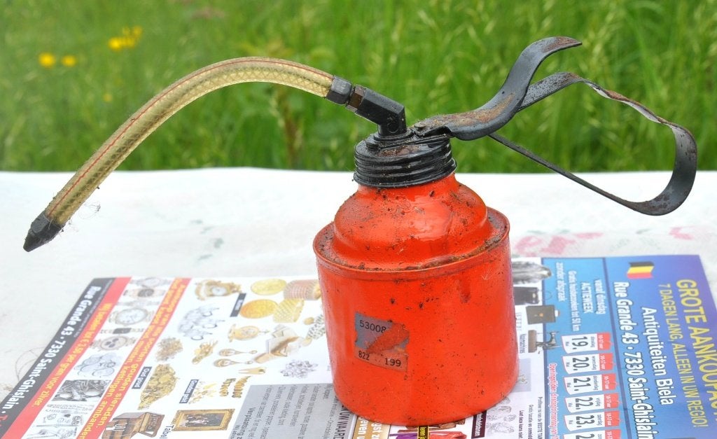 burette a l'huile avec poignée embout flexible, Métal, Enlèvement ou Envoi, Orange, Utilisé