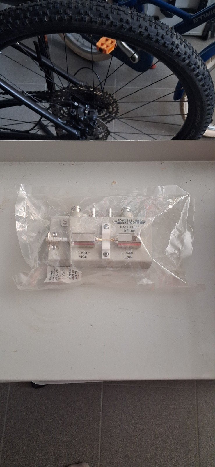 Rohde & Schwarz HZ188 SMD Test Fixture te koop, Computers en Software, Overige Computers en Software, Ophalen of Verzenden