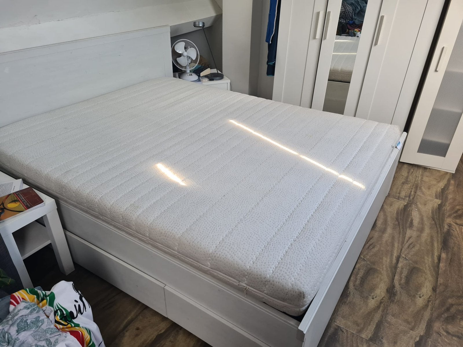 Bed van 1,60 m x 2,00 m met boxspring en matras, Ophalen, Gebruikt, Wit, Twijfelaar