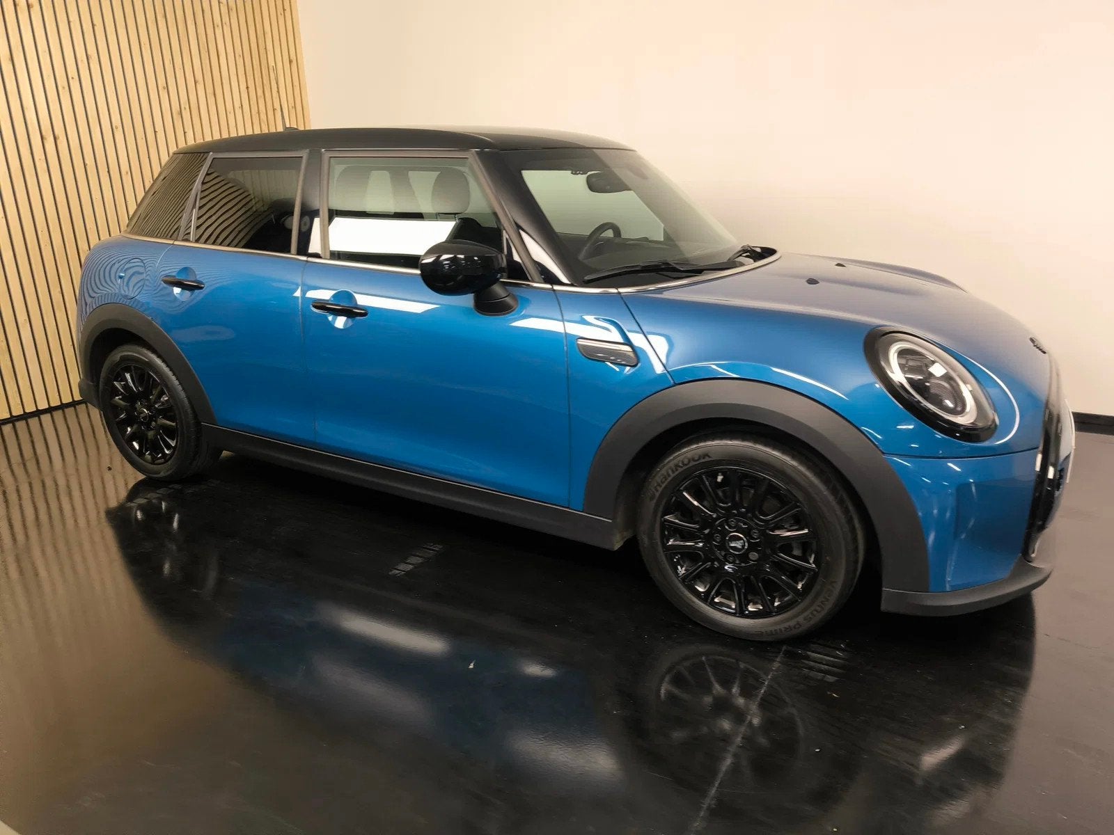 MINI Cooper 5 portes F55 (bj 2022, automaat), 4 deurs, Gebruikt, Leder, Bedrijf