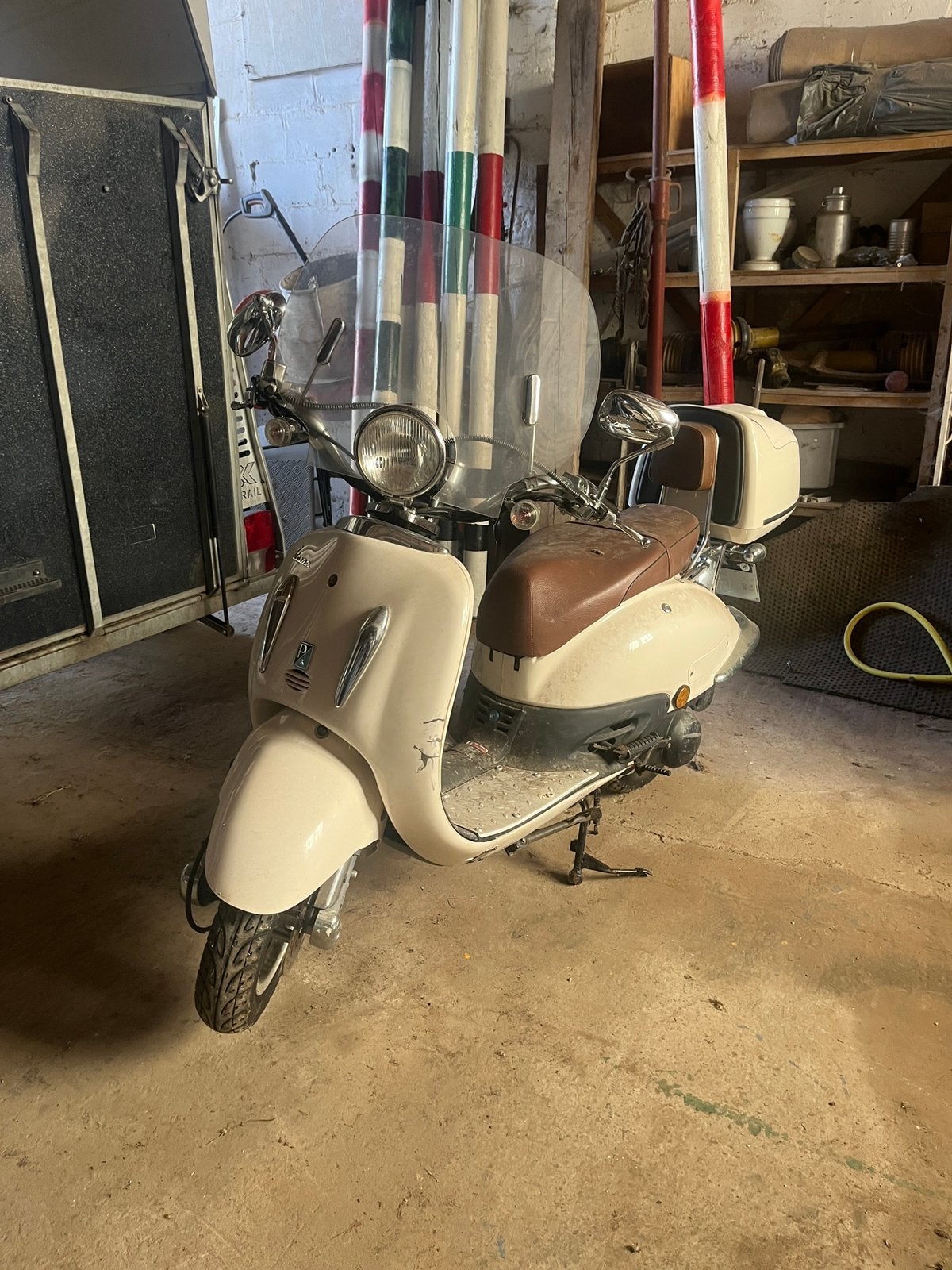 Znen scooter met achterbak 125cc, Vélos & Vélomoteurs, Scooters | Marques Autre, Enlèvement ou Envoi, Comme neuf
