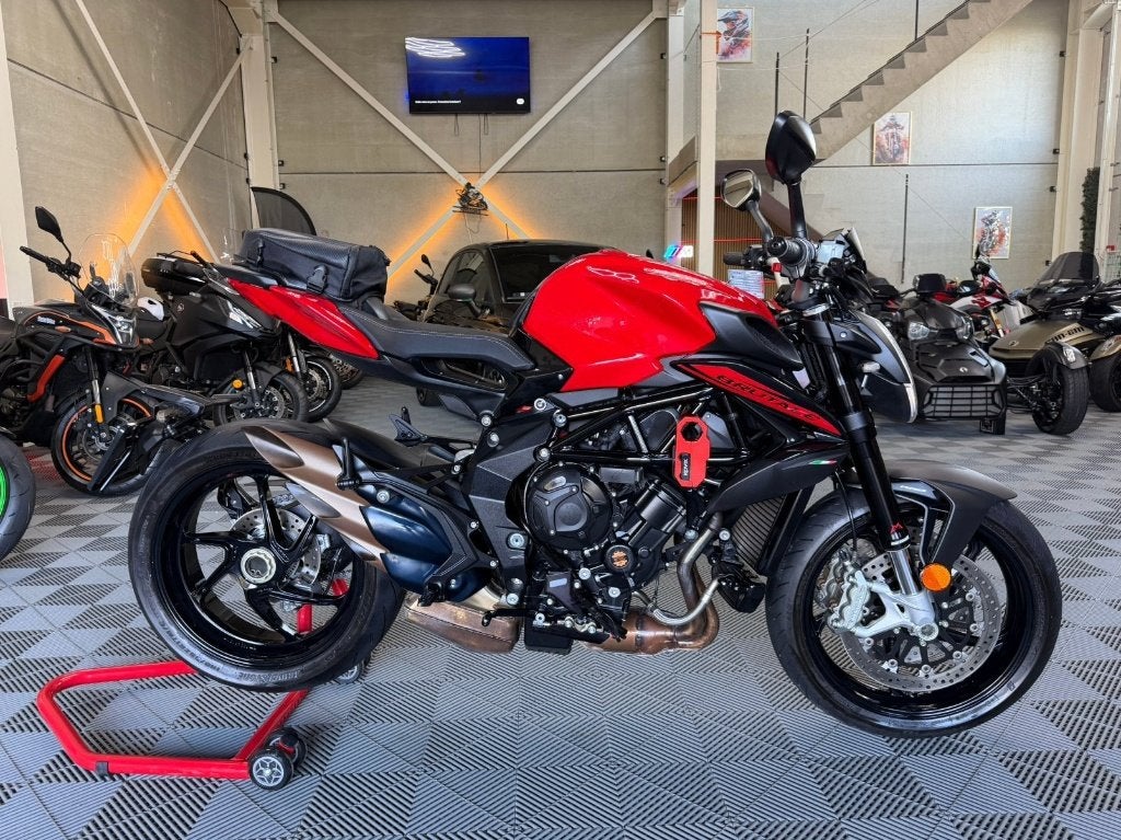 MV AGUSTA BRUTALE 800 * 2024 * GARANTIE * 7.000 km, Motoren, Occasion, ABS, Motorrijbewijs A, Bedrijf