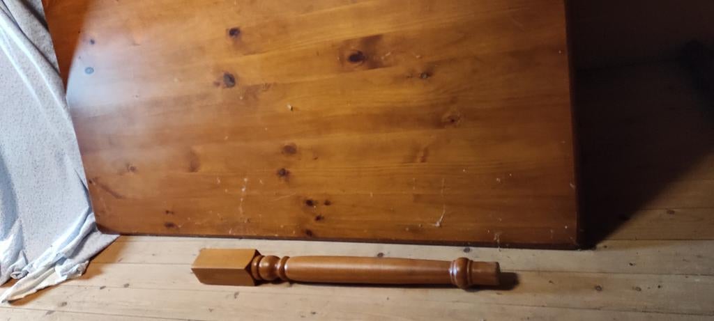 Mooie volhouten grenen tafel, Ophalen