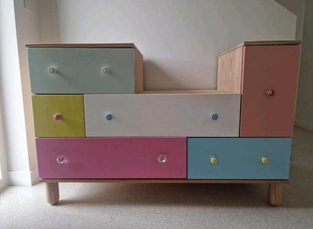 Mooi opgemaakte kast voor meisjeskamer Ikea PS2012, Enfants & Bébés, Chambre d'enfant | Commodes & Armoires, Enlèvement, Armoire