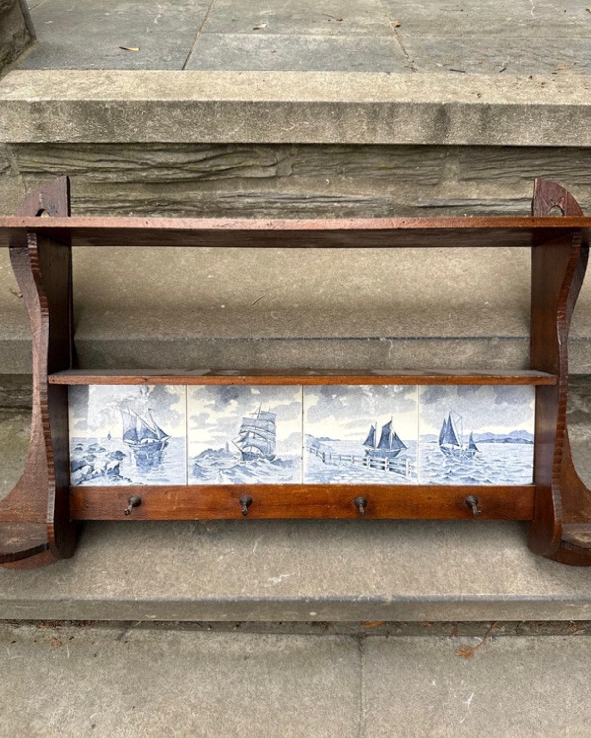 Porte-manteau vintage avec étagère en bois et carreaux de, Maison & Meubles, Enlèvement, Comme neuf, Bois