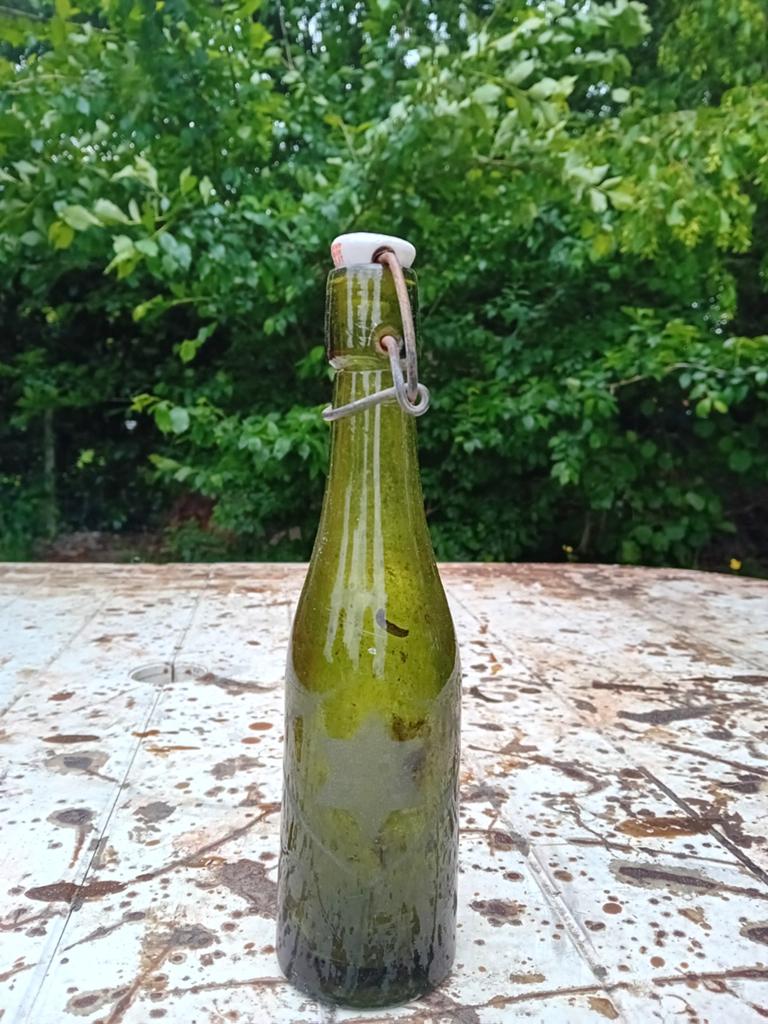 Oude vintage bierfles afbeelding van ster, Verzamelen, Ophalen of Verzenden