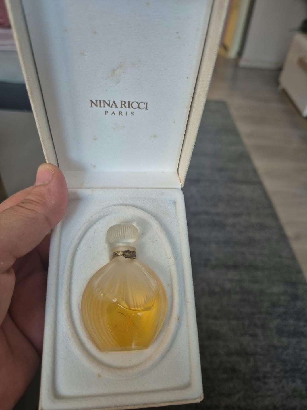 parfum Nina Ricci N1884, Ophalen