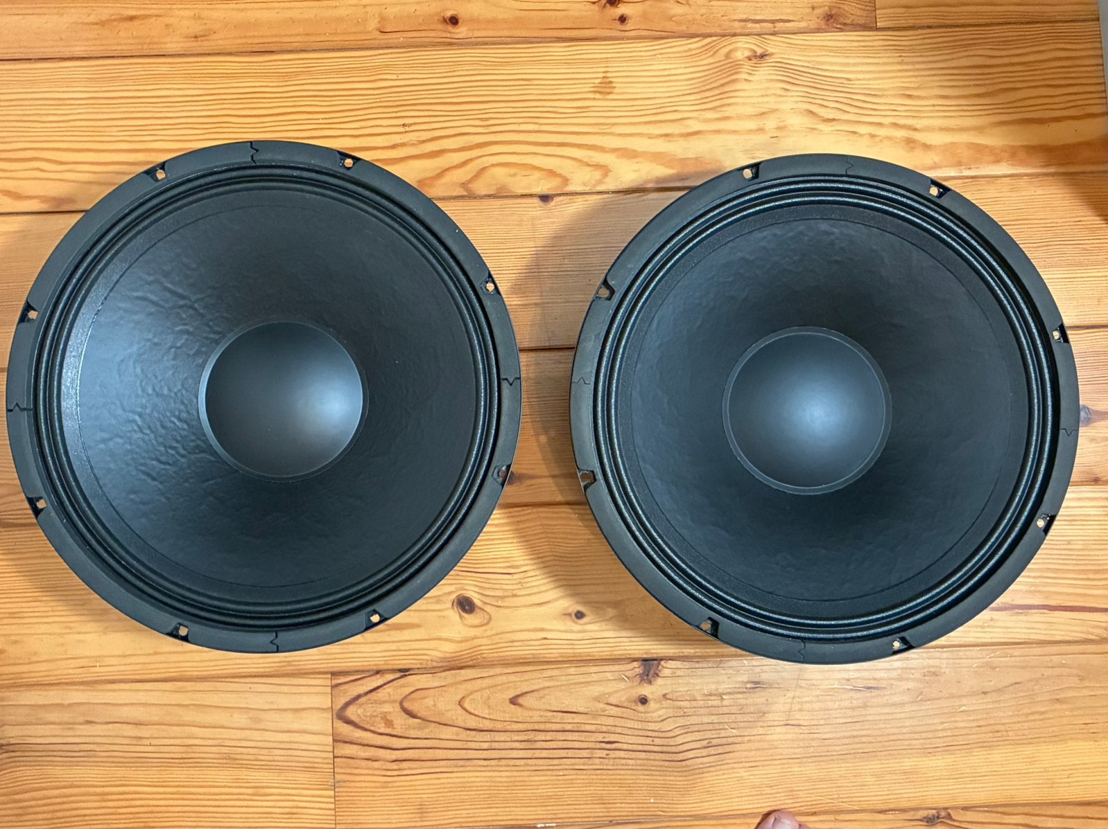 Paire Woofers SB Audience 15OB350 Parfait état, TV, Hi-fi & Vidéo, Enlèvement, Comme neuf, 150 watts ou plus, Subwoofer