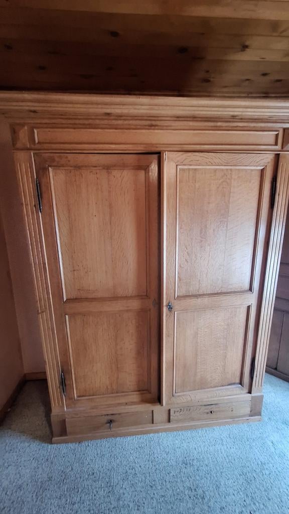 Ancienne garde-robe. Penderie., Enlèvement