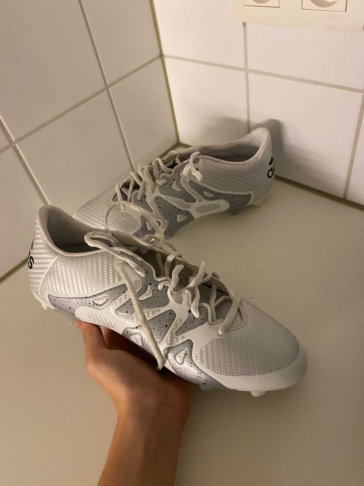 Adidas X 15.3 Voetbalschoenen – Wit/Zilver – Maat 44 ️, Neuf, Bottes, Enlèvement ou Envoi, Blanc