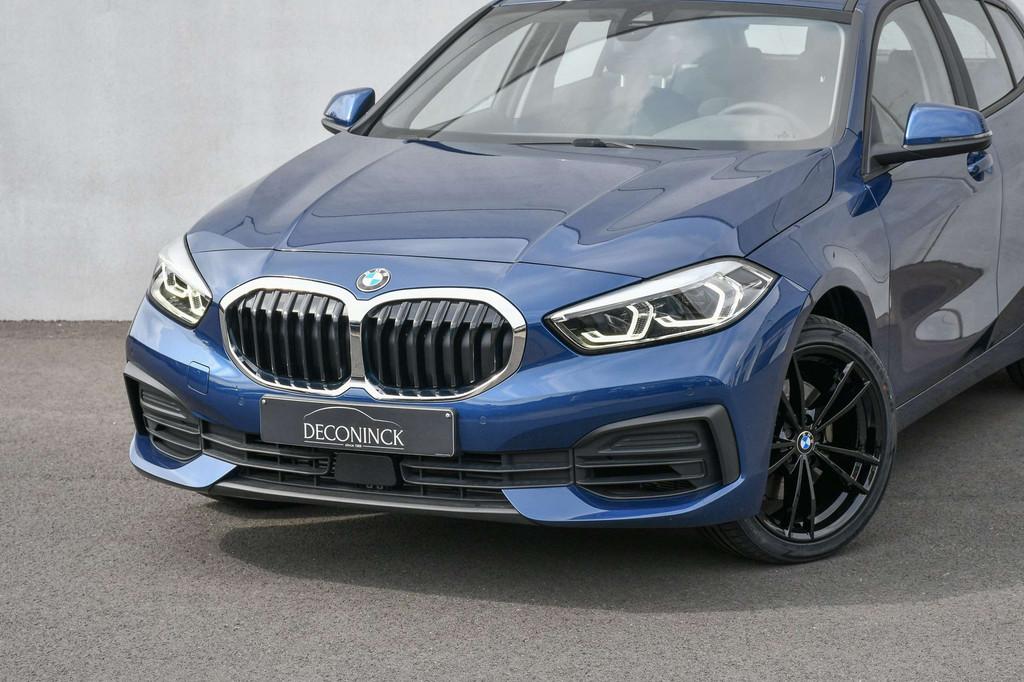 BMW 1 Serie 116 116i *LED*NAVI*CARPLAY*PDC*BLUETOOTH*ACTIVE, Auto's, Voorwielaandrijving, 1 Reeks, Blauw, 3 cilinders