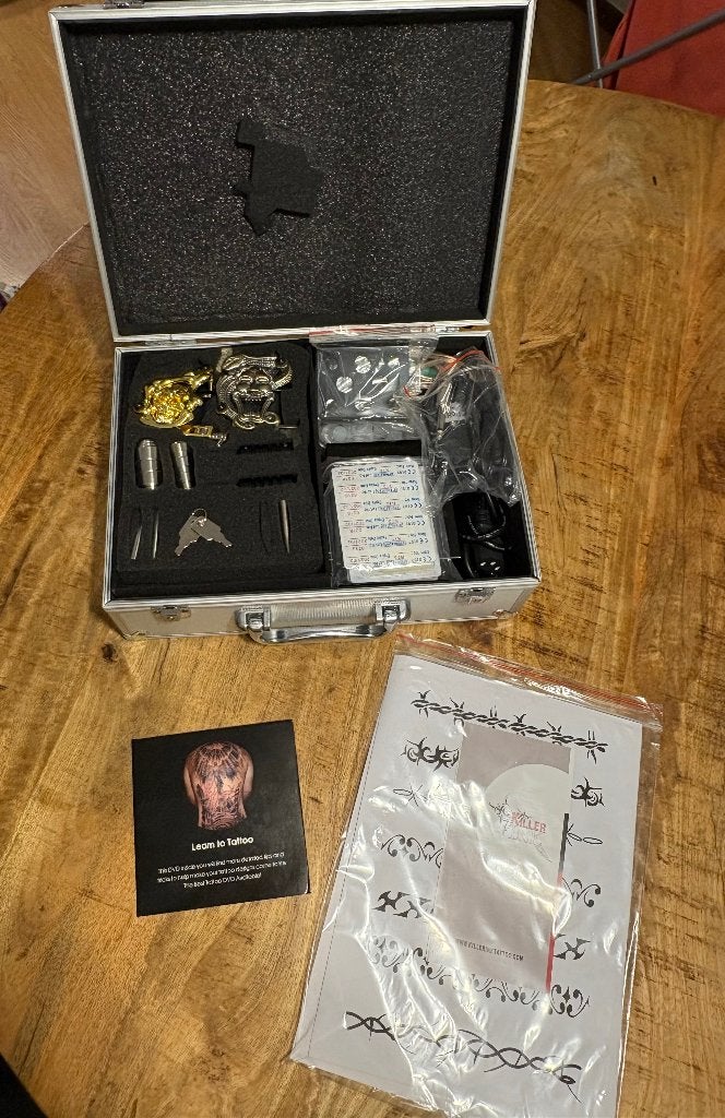 Tattoo machine starterkit met accessoires en koffertje, Ophalen, Zo goed als nieuw
